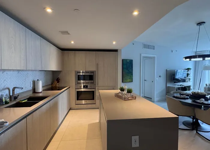 Picturesque Beachfront Condo - Lovely 2Bd And 2Ba Apt With Direct Ocean View