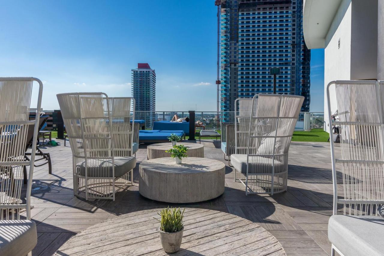 Picturesque Beachfront - Lovely 2bd And 2ba With Direct Ocean View Appartement Hollywood