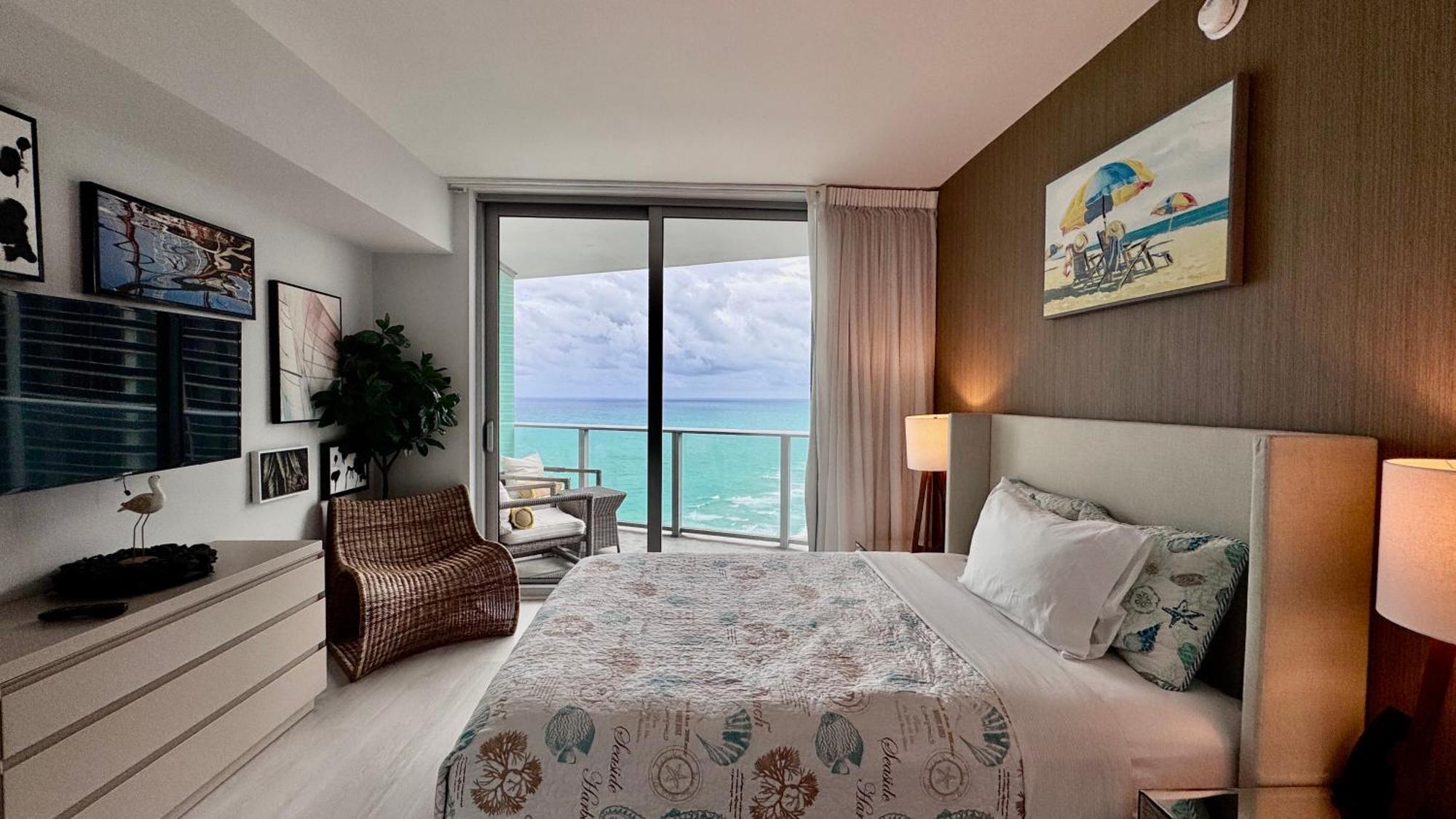 Picturesque Beachfront - Lovely 2bd And 2ba With Direct Ocean View Appartement