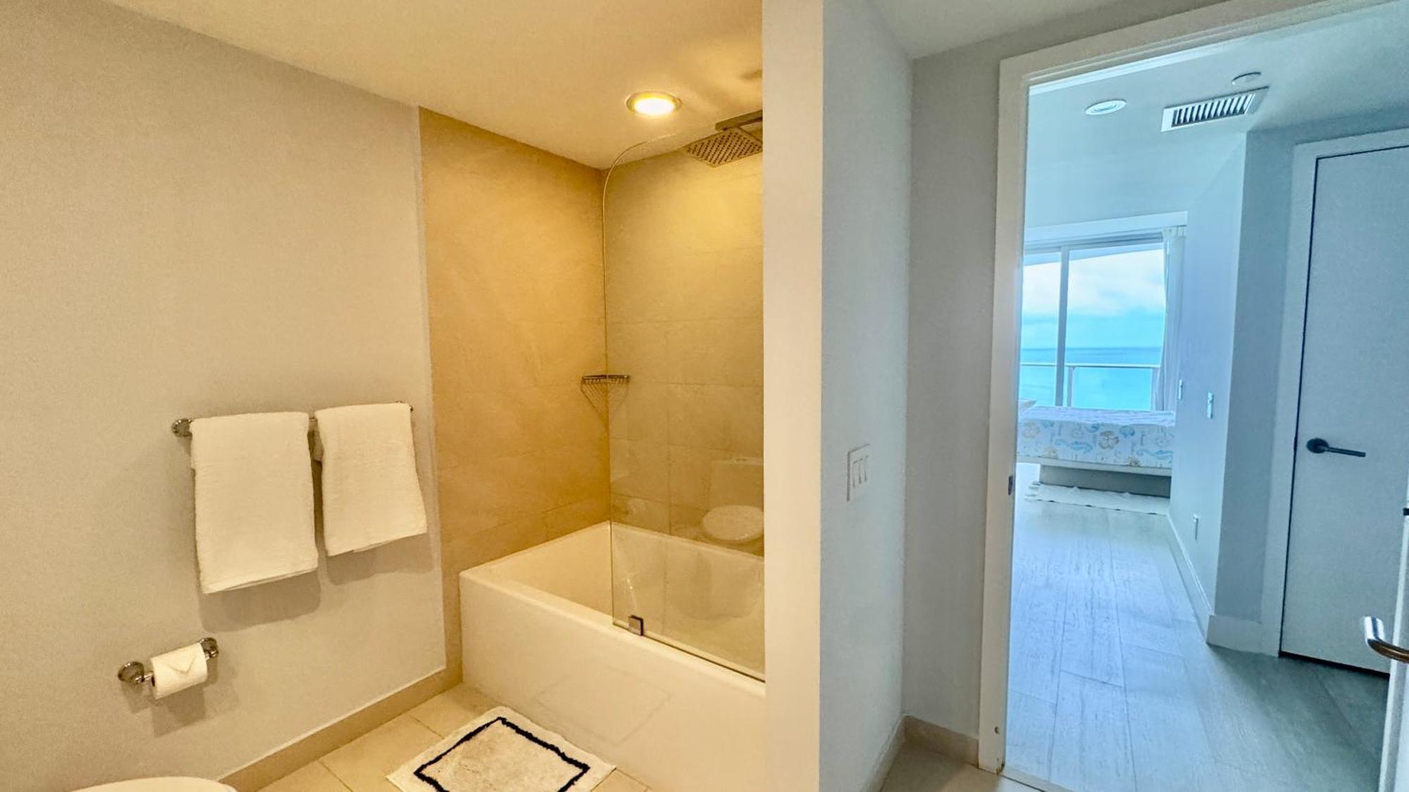 Appartement Picturesque Beachfront - Lovely 2bd And 2ba With Direct Ocean View
